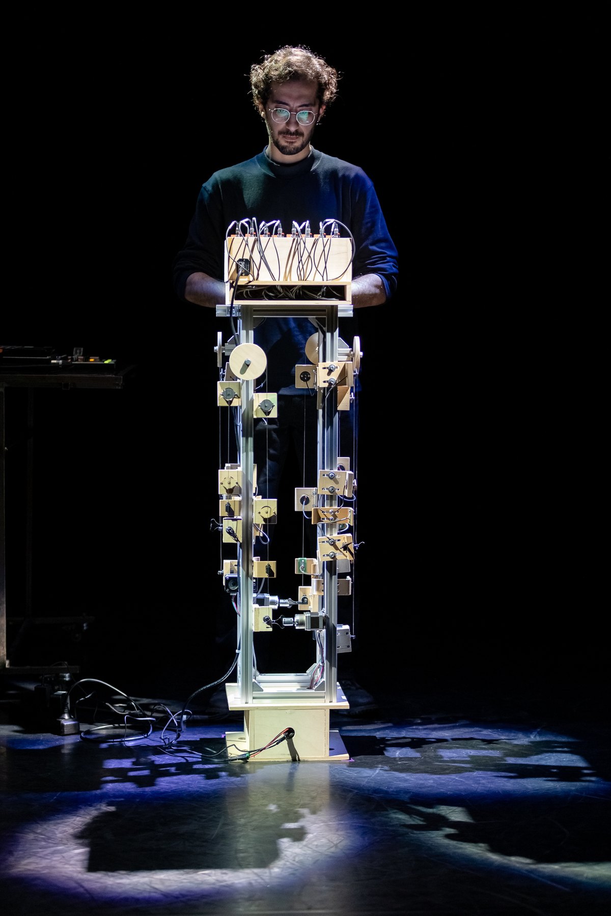 Siavash Jafari performing with the Misfit Harp at Korzo